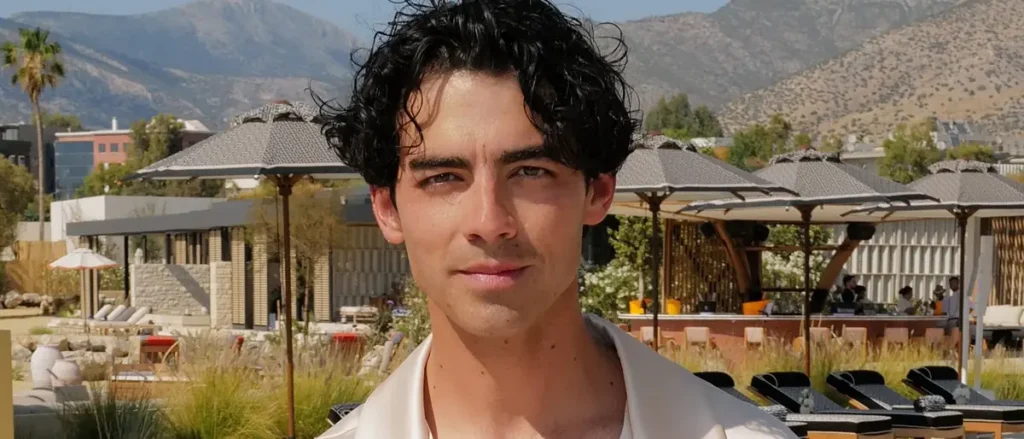 Joe Jonas recounts terrifying fall between boats in Italy