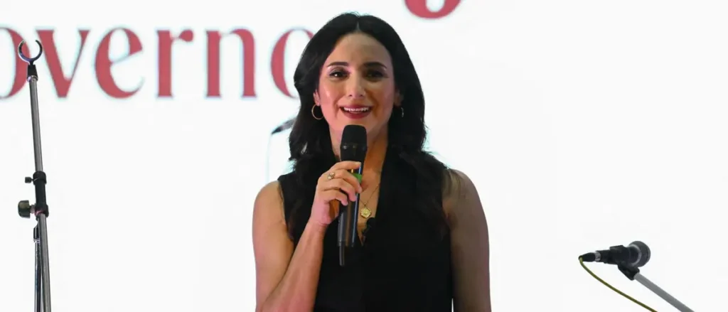 Gina Hinojosa Shifts Focus from Culture Wars to Economic Issues