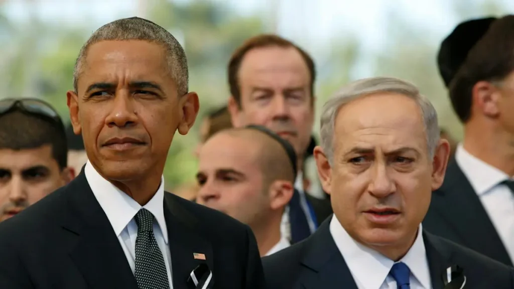 The photo shows former U.S. President Barack Obama and Israeli Prime Minister Benjamin Netanyahu standing together at a formal event.